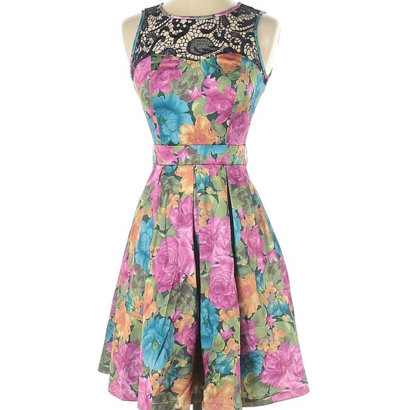 🌎Tatyana || Mirabelle Floral Dress - Navy Lace - Picture 3 of 8